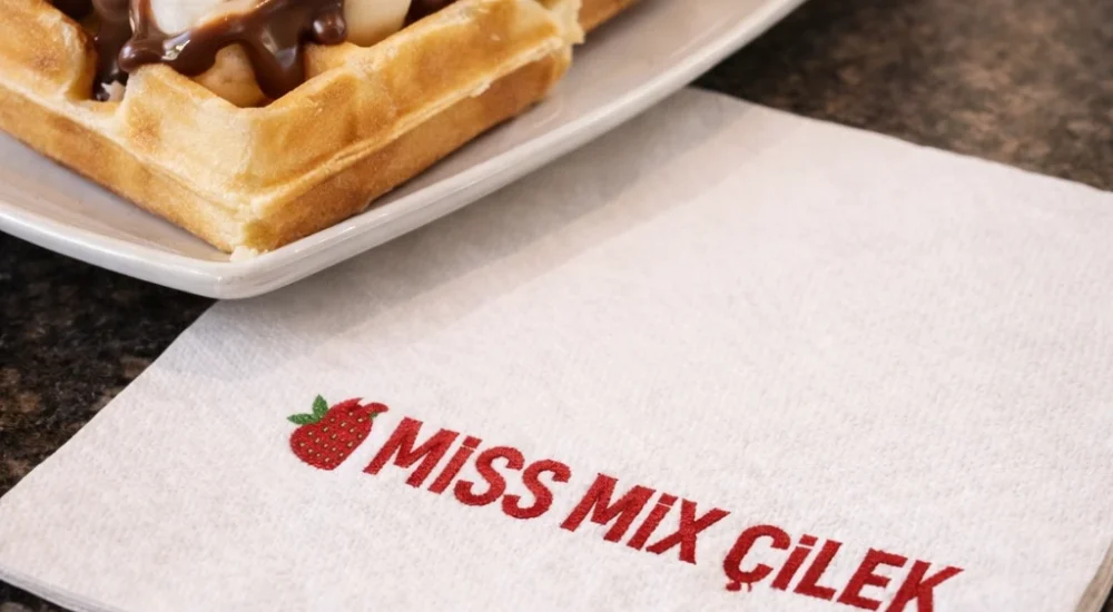Lezzetli waffle tabağı ve napkin_pilmedya